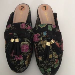 Paprika Sz 7 brocade slides/slip-ons